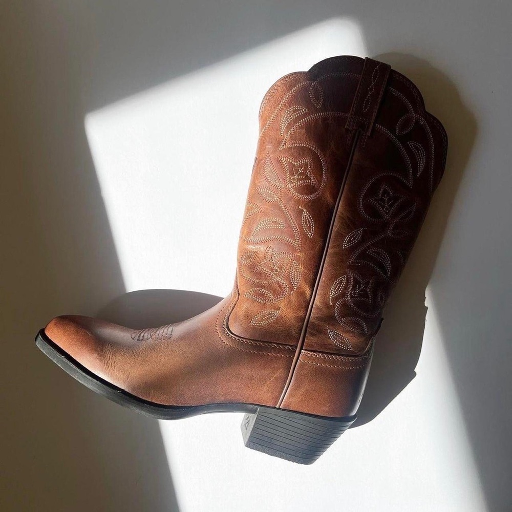 Ariat Heritage Round Toe Cowgirl Boots